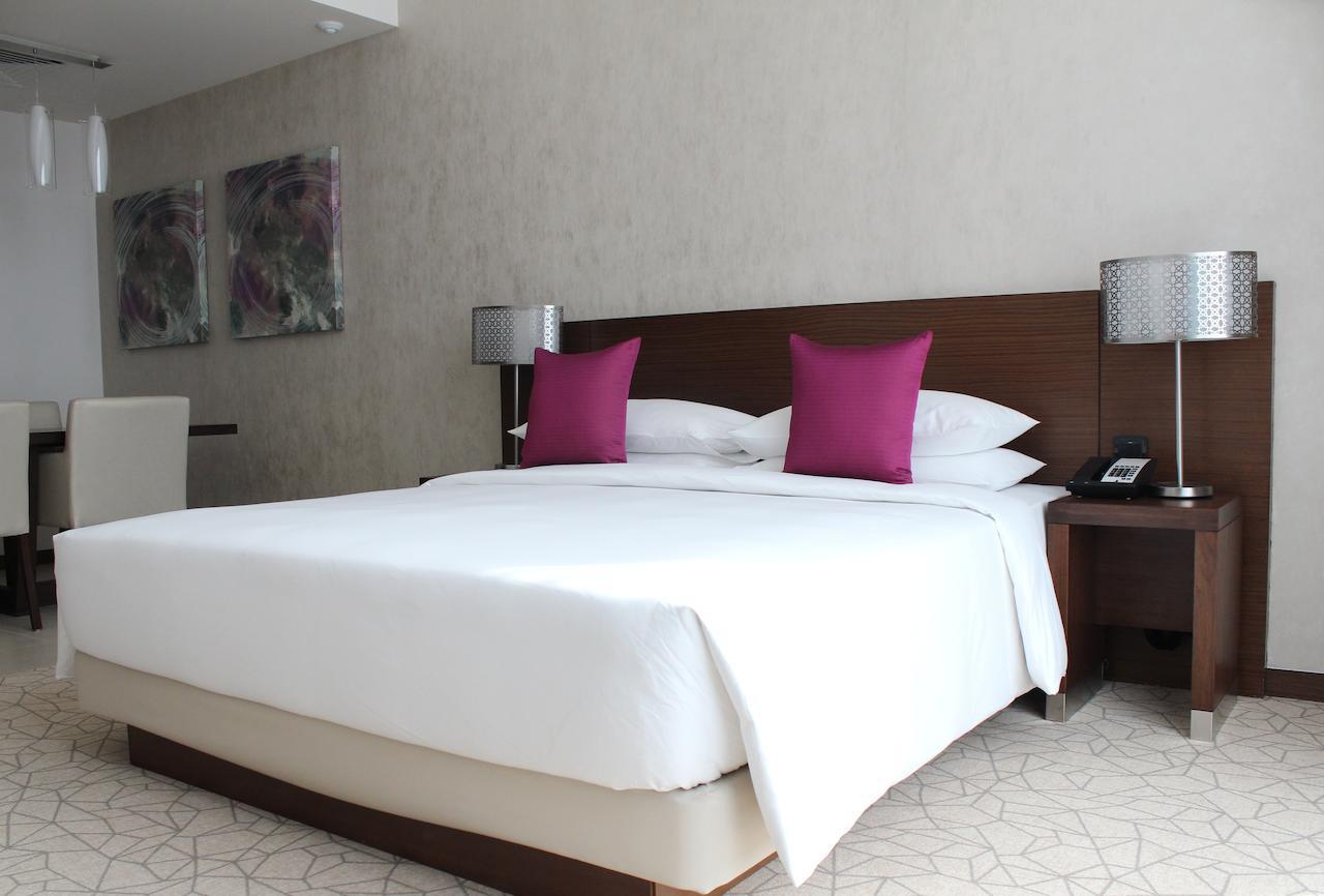 Hyatt Place Dubai Al Rigga Residences Стая снимка